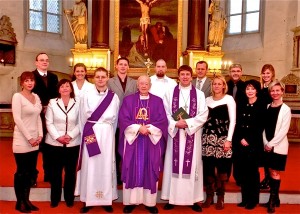 2012. aasta sügistalvise leerikursuse lõpetajad ja vaimulikud